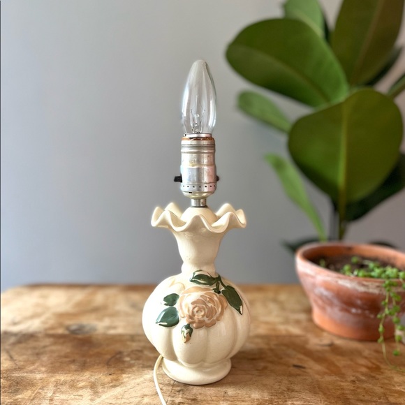 Vintage Ceramic Floral Lamp (Works) - Picture 3 of 9